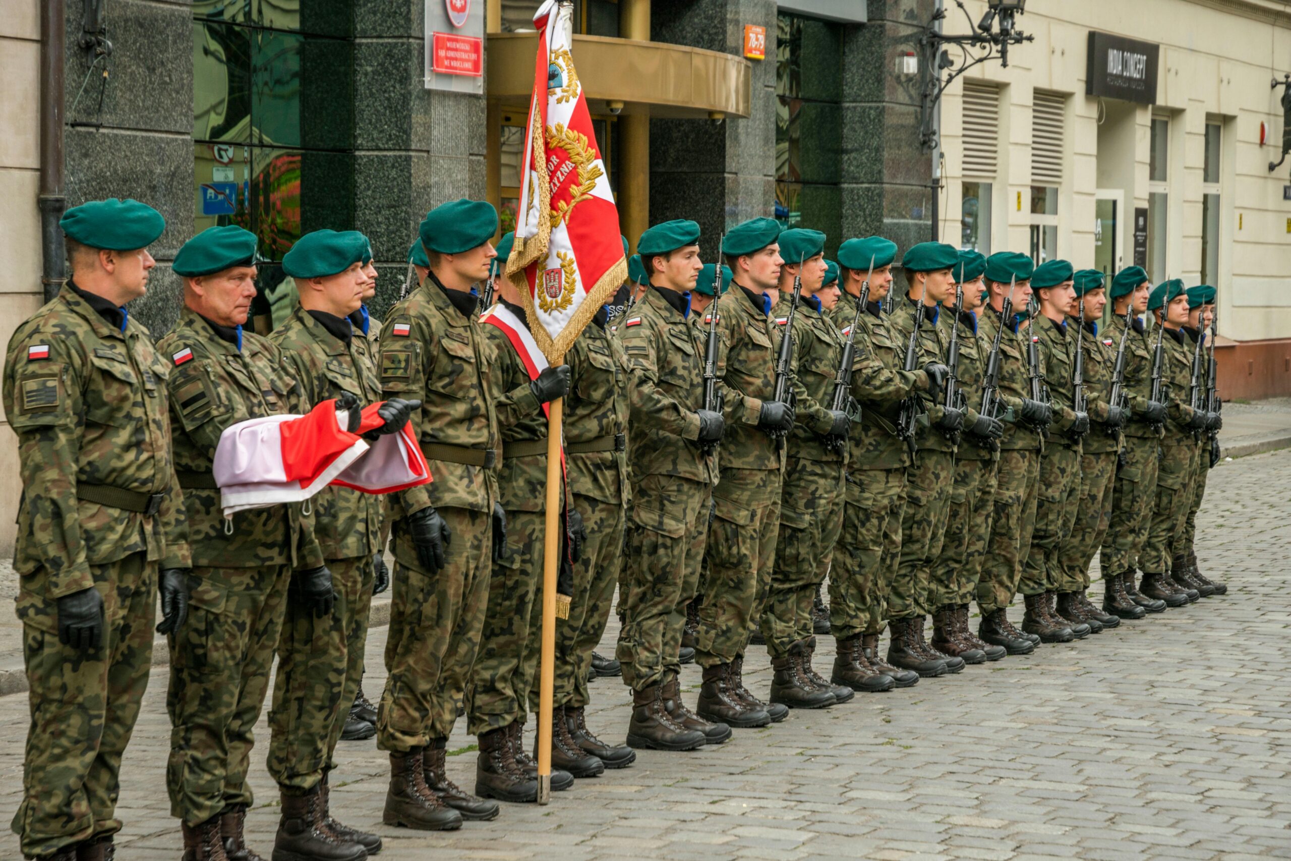 Trump announces 5,000 additional troops for Poland — one week after canceling a 4,000-troop deployment, deepening confusion over U.S. policy in Europe